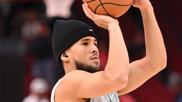 Phoenix Suns guard Devin Booker (1) warms up before a game against the Chicago Bulls at United Center.